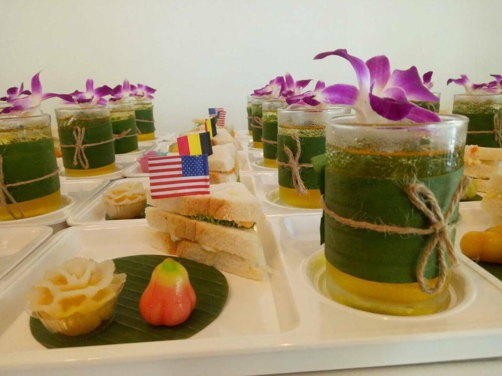 The Route Sriracha Hotel And Residence Ban Laem Chabang Exterior photo